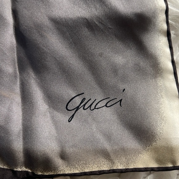 Vintange gucci Abstract Print Silk Scarf Size 18” X 18” Made In Italy - Picture 9 of 9